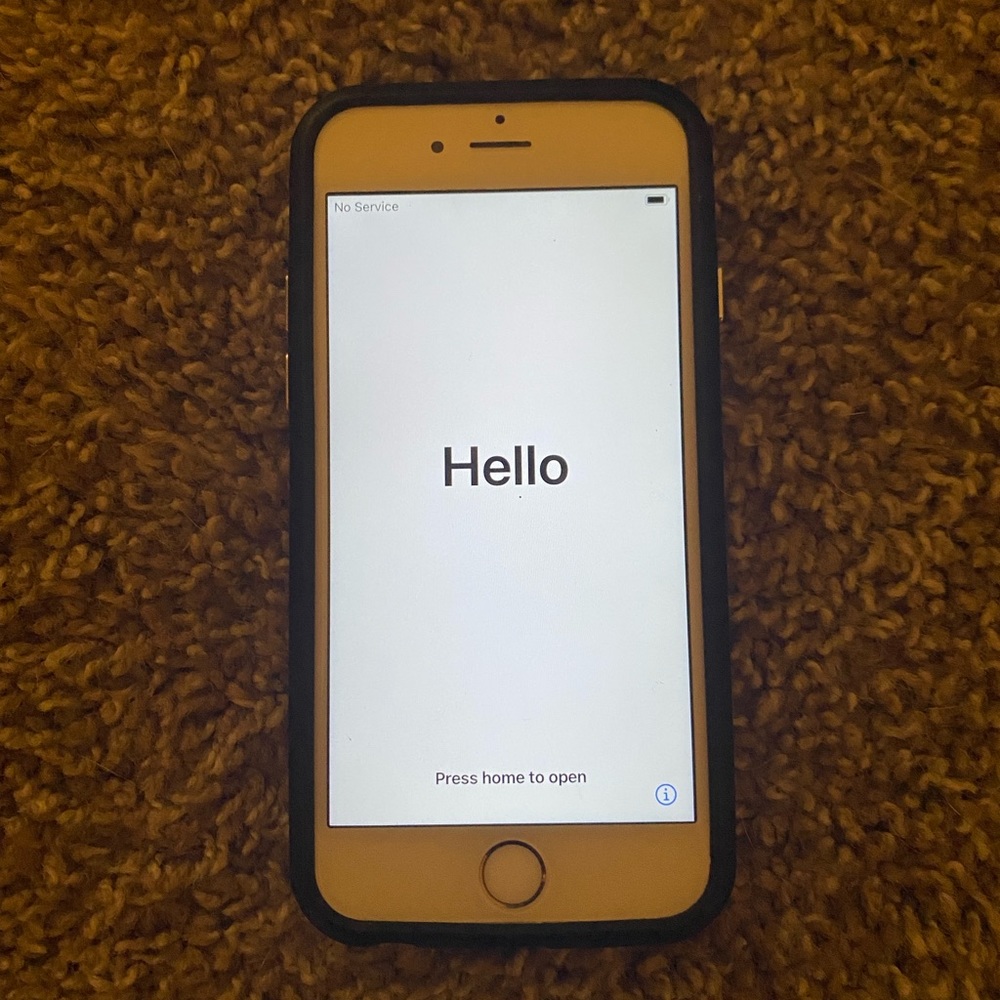 iPhone s like new condition looks dirty in photos will clean before shipping